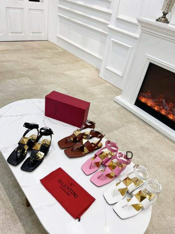 Picture of Valentino Shoes _SKUValentinosz35-424CGDT01140320148